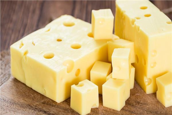 الجبنة الرومي في المنزل بمكونات موجودة في مطبخك ستصنعيها أفضل من المحلات