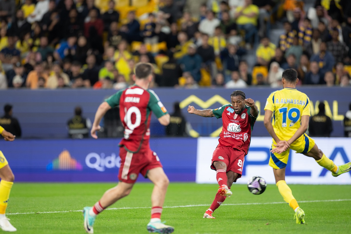 الاتفاق يقلب الطاولة على النصر ويفوز 3-2 في مباراة مثيرة بالدوري السعودي