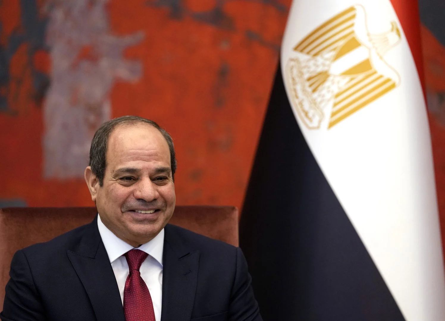 الرئيس السيسي يهنئ منتخب مصر لسلاح السيف بعد التتويج بذهبية كأس العالم في المجر