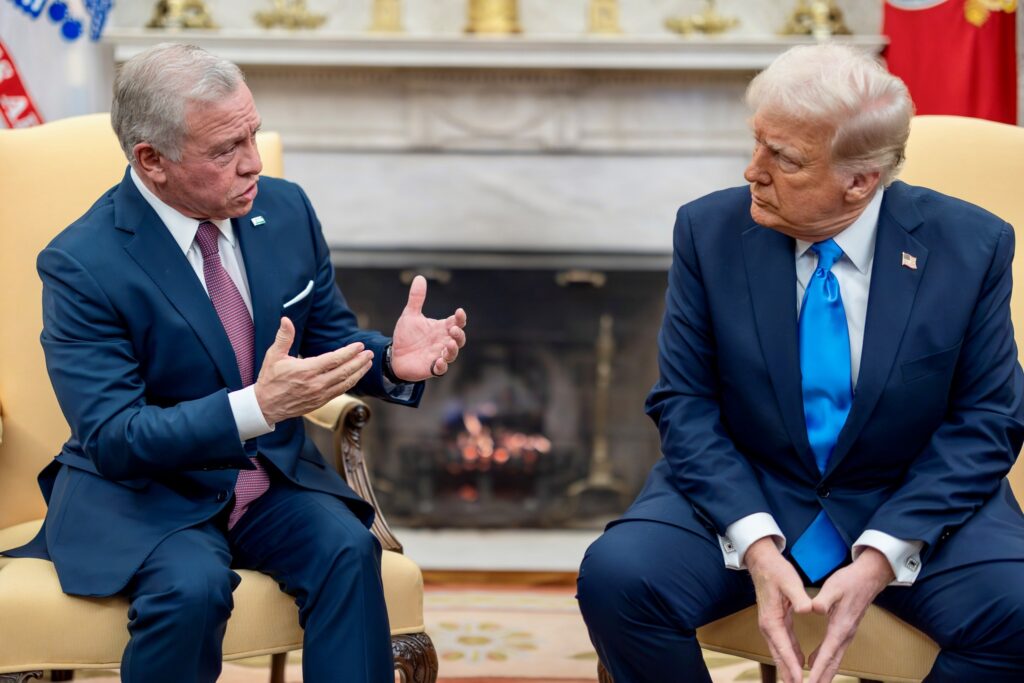 رئيس الوزراء الأردني: الملك عبدالله أكد لترامب رفض المملكة القاطع للتوطين والتهجير