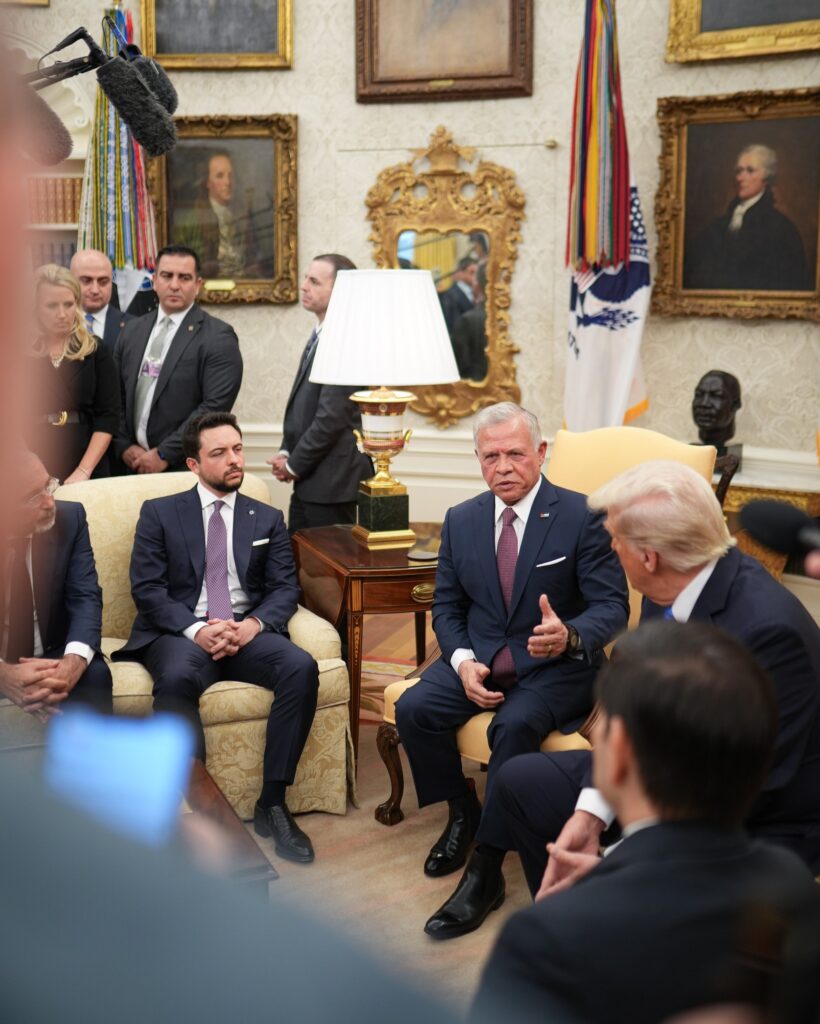 رئيس الوزراء الأردني: الملك عبدالله أكد لترامب رفض المملكة القاطع للتوطين والتهجير