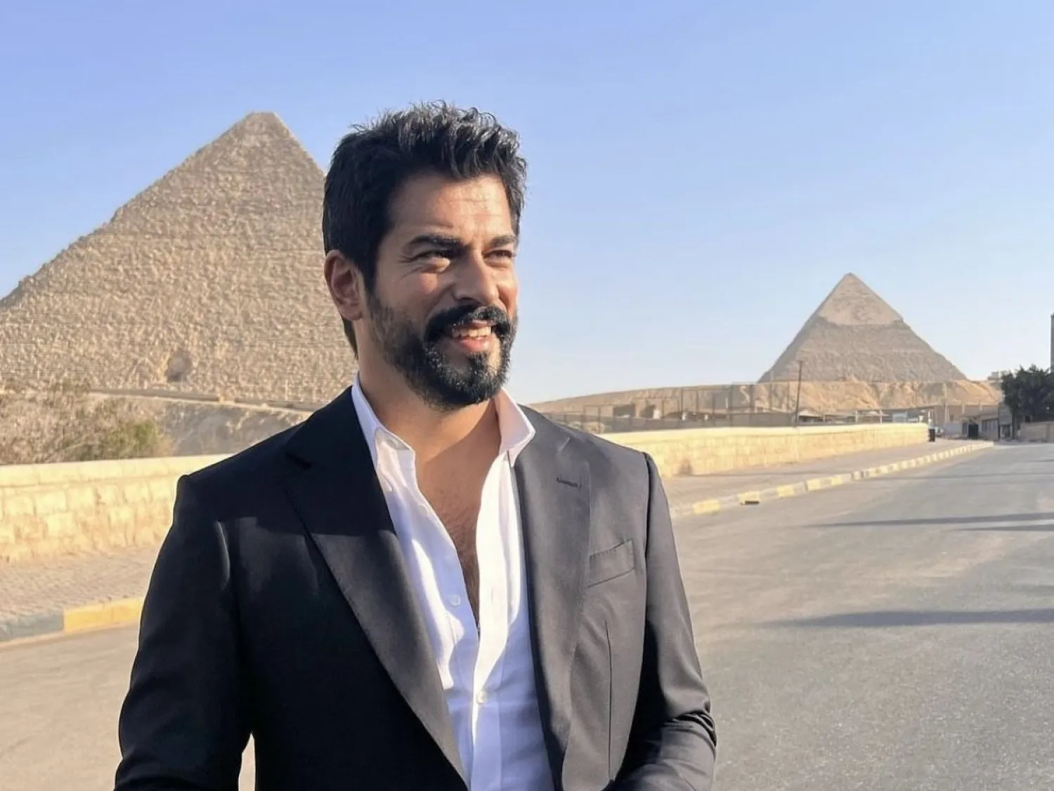 إنجي وجدان تخطف النجم التركي "بوراك أوزجيفيت" في إسطنبول