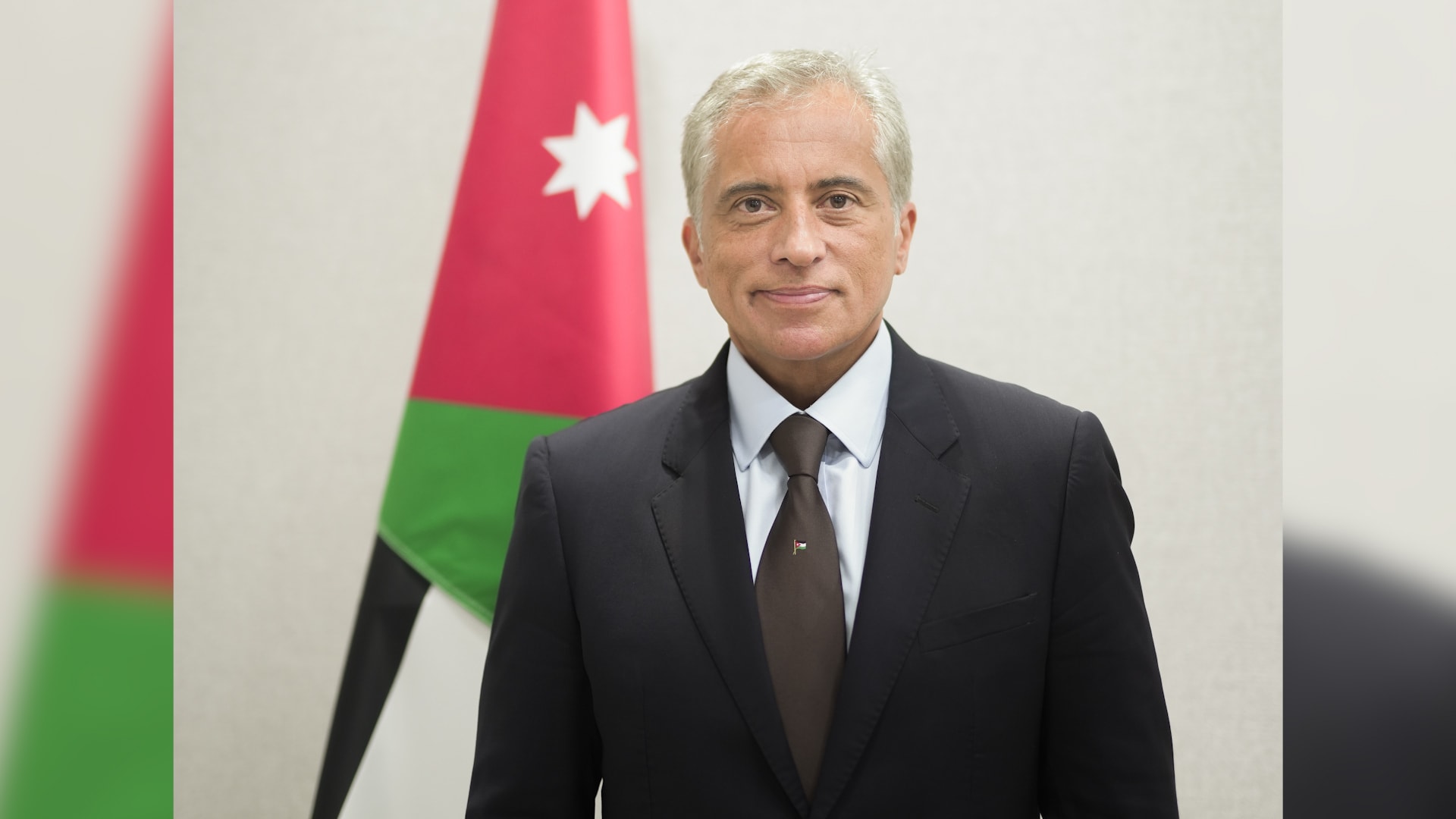 رئيس الوزراء الأردني: الملك عبدالله أكد لترامب رفض المملكة القاطع للتوطين والتهجير