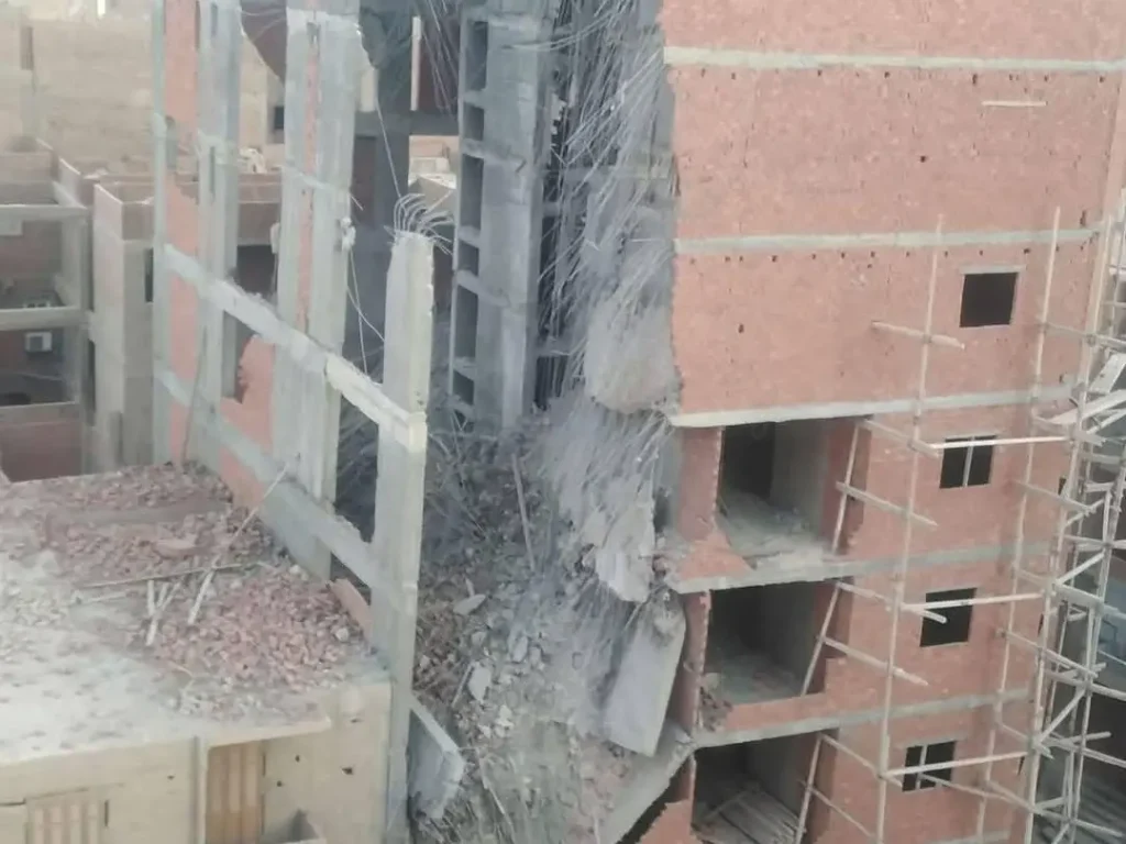 كارثة في أسيوط.. انشطار برج سكني مكون من 8 طوابق يثير الذعر بين الأهالي 7 كارثة في أسيوط.. انشطار برج سكني مكون من 8 طوابق يثير الذعر بين الأهالي