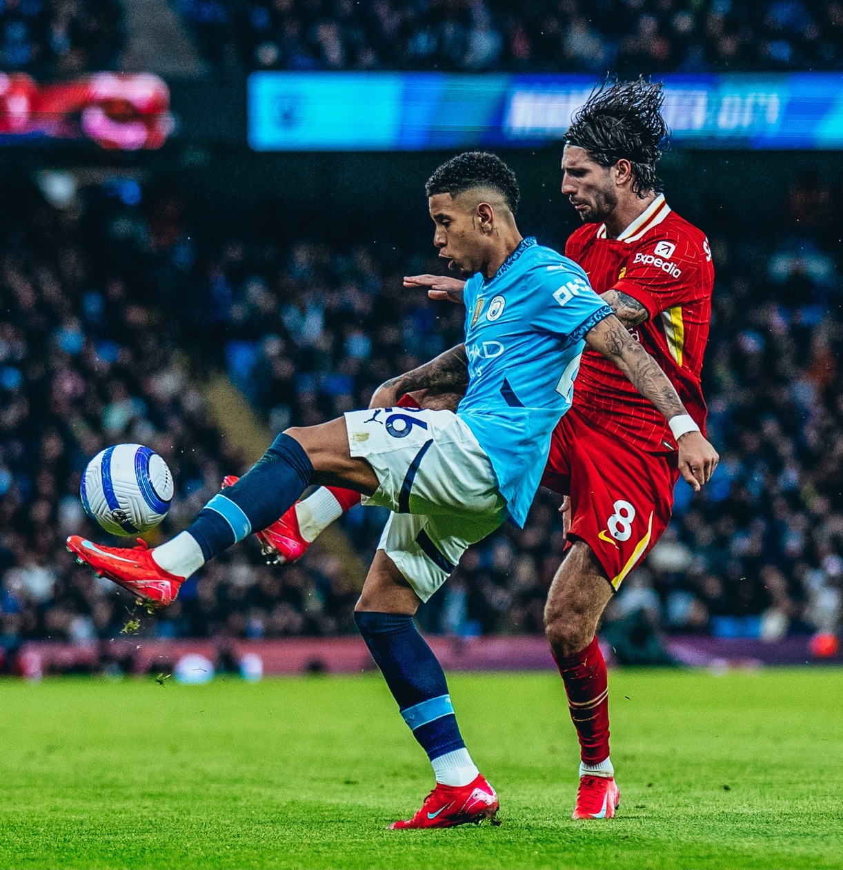 محمد صلاح يقود ليفربول للفوز على مانشستر سيتي 2-0 ويفوز بلقب "الأفضل"