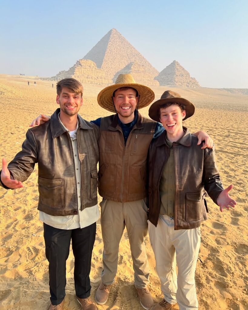 مستر بيست يتحدى لعنة الفراعنة ويقضي 100 ساعة داخل الأهرامات | ألبوم صور 19 مستر بيست يتحدى لعنة الفراعنة ويقضي 100 ساعة داخل الأهرامات | ألبوم صور