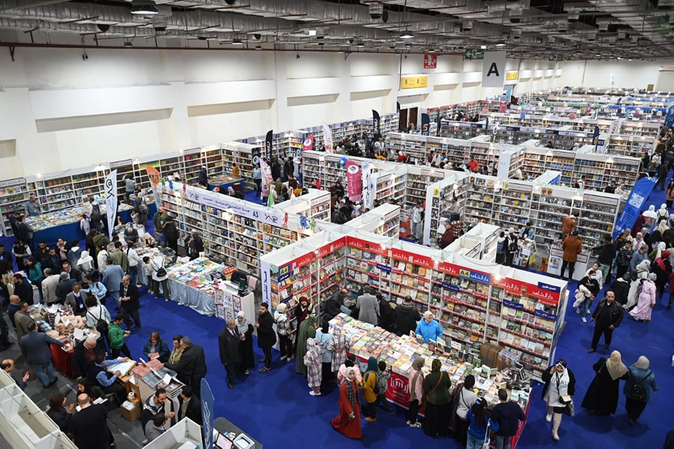 جناح دار الإفتاء بمعرض القاهرة للكتاب: "فتاوى الشباب" و"قضايا تشغل الأذهان" تتصدر المبيعات 1 جناح دار الإفتاء بمعرض القاهرة للكتاب: "فتاوى الشباب" و"قضايا تشغل الأذهان" تتصدر المبيعات