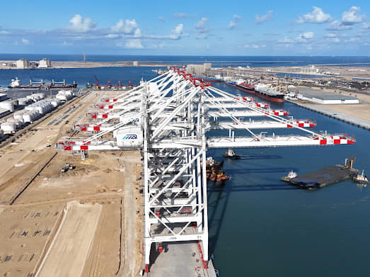 الحكومة تعلن تنفيذ مشروعين جديدين لتطوير ميناء دمياط باستثمارات 8 مليارات جنيه 1 الحكومة تعلن تنفيذ مشروعين جديدين لتطوير ميناء دمياط باستثمارات 8 مليارات جنيه