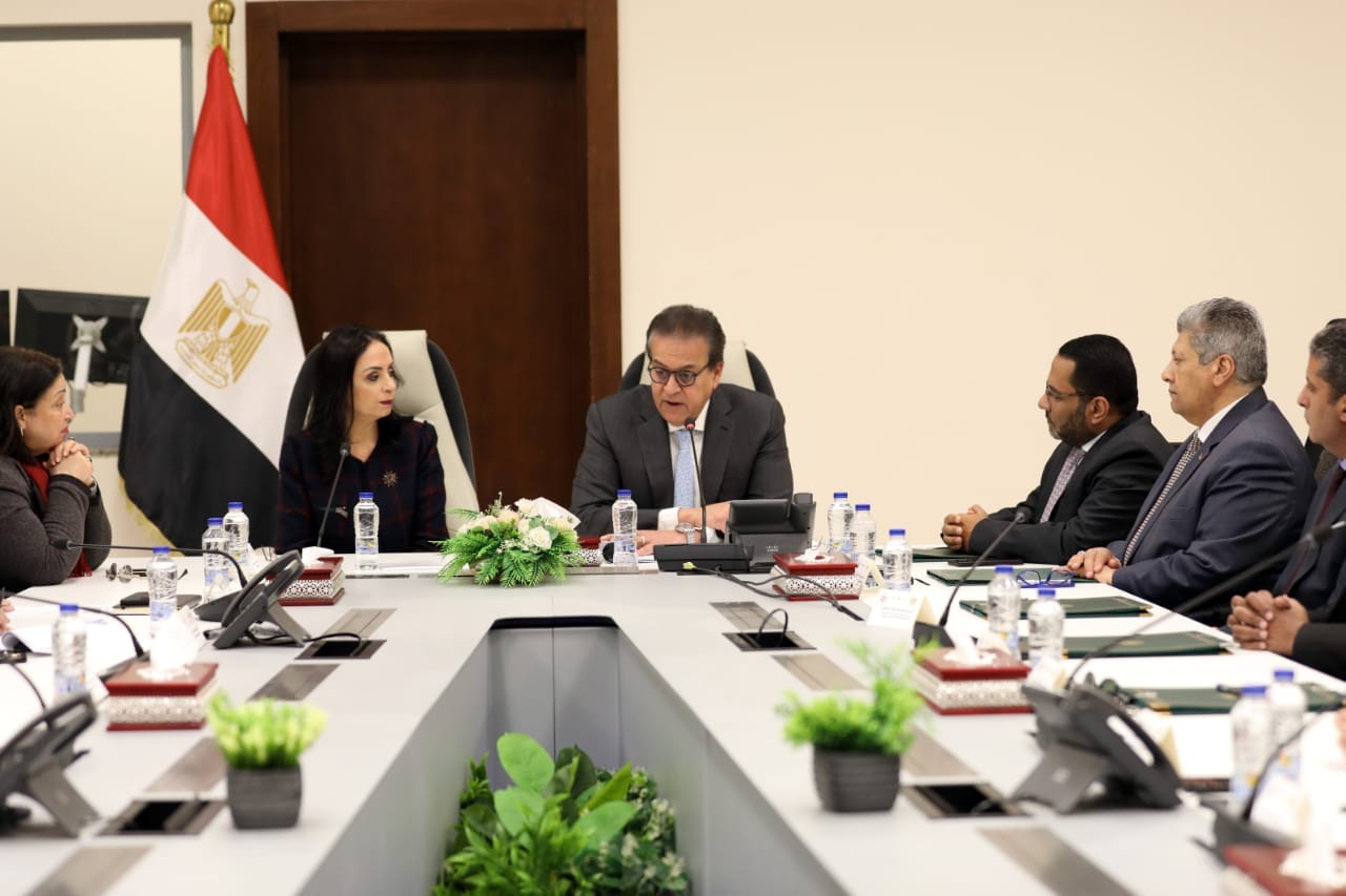 وزارة الصحة توقع بروتوكولًا مع "الليونز" لفحص نظر 7 ملايين طالب في 9,400 مدرسة 1 وزارة الصحة توقع بروتوكولًا مع "الليونز" لفحص نظر 7 ملايين طالب في 9,400 مدرسة