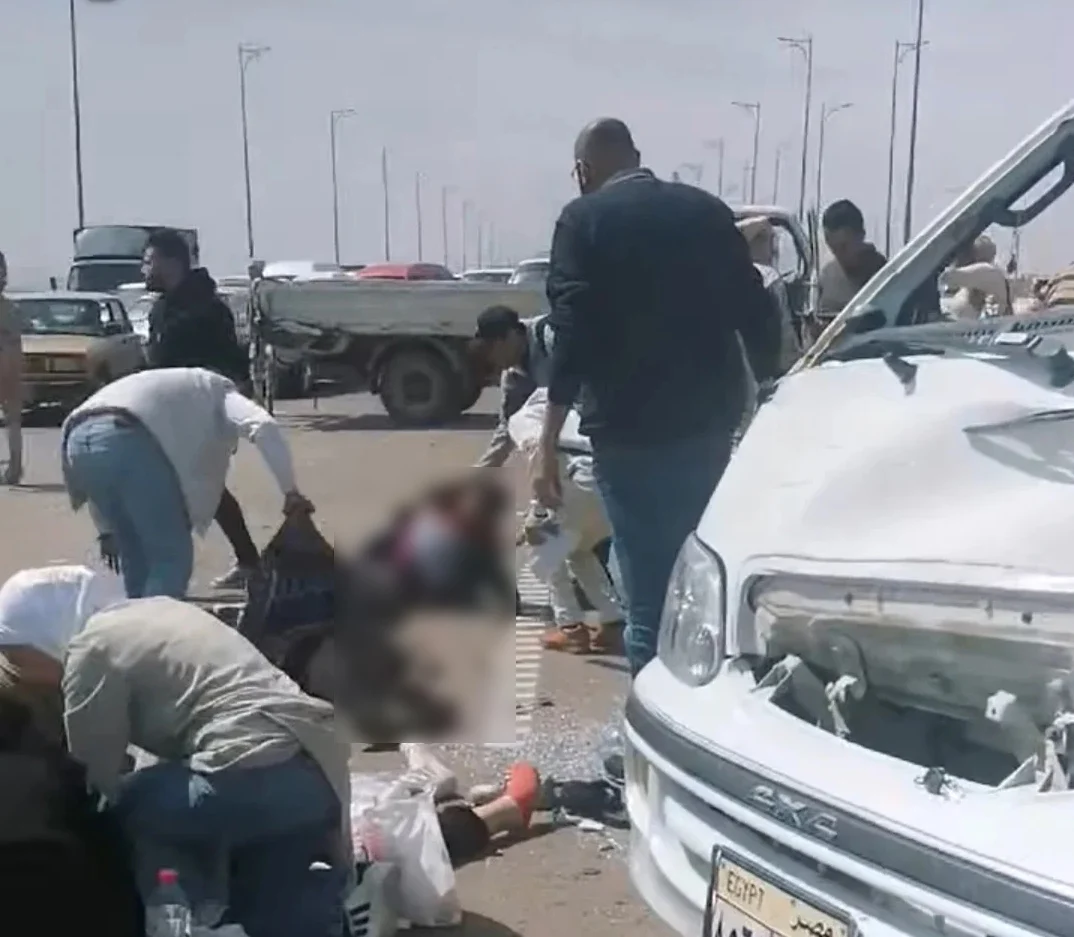 مأساة على الطريق الدولي بالإسكندرية.. مصرع 3 أشخاص وإصابة 9 آخرين في حادث مروع