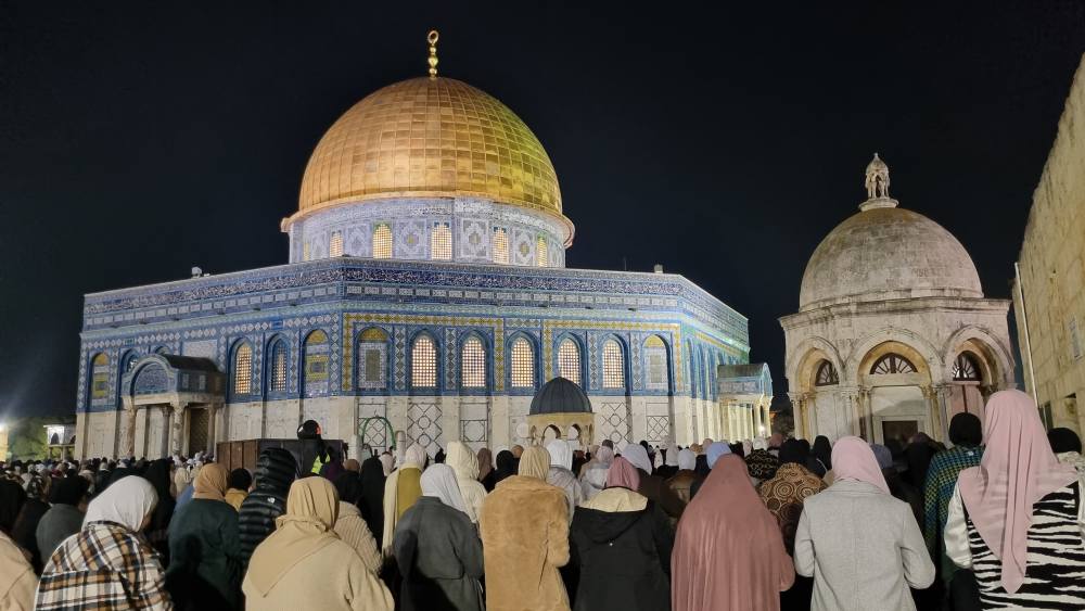 60 ألف مصلٍ يؤدون العشاء والتراويح في المسجد الأقصى رغم البرد الشديد 1 المسجد الأقصى