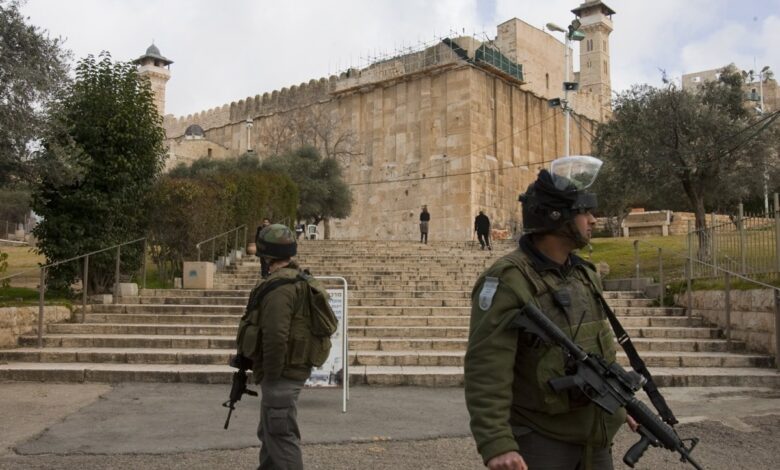 الخارجية الفلسطينية تحذر: الاحتلال يسابق الزمن لتهويد الحرم الإبراهيمي بالكامل