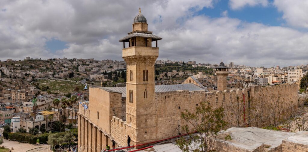 الخارجية الفلسطينية تحذر: الاحتلال يسابق الزمن لتهويد الحرم الإبراهيمي بالكامل