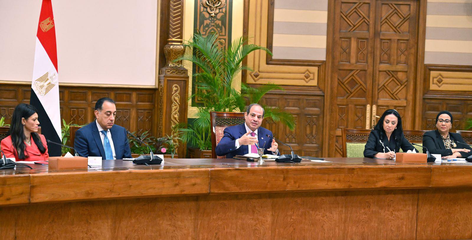 الرئيس السيسي يكرم الأمهات المثاليات ويشيد بدور المرأة في بناء مصر الحديثة