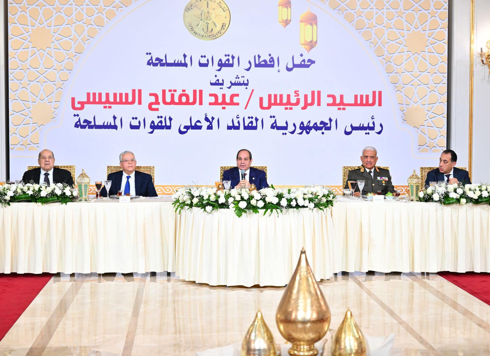 السيسي يشارك في حفل إفطار القوات المسلحة ويؤكد: الاقتصاد المصري يشهد تحسنًا رغم التحديات