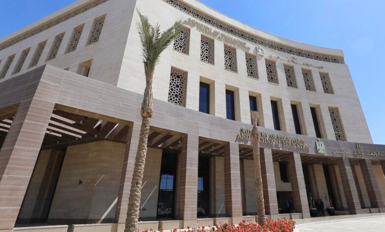 بعد الحكم في قضية طفل دمنهور.. التعليم تقرر إقالة مديرة مدرسة الكرمة بالبحيرة