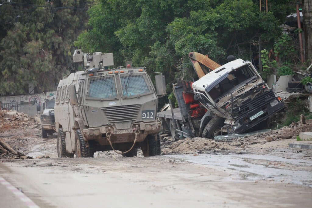 قوات الاحتلال تهدم منازل الفلسطينيين في طولكرم وسط تصعيد عسكري في أول أيام رمضان 9 قوات الاحتلال تهدم منازل الفلسطينيين في طولكرم وسط تصعيد عسكري في أول أيام رمضان