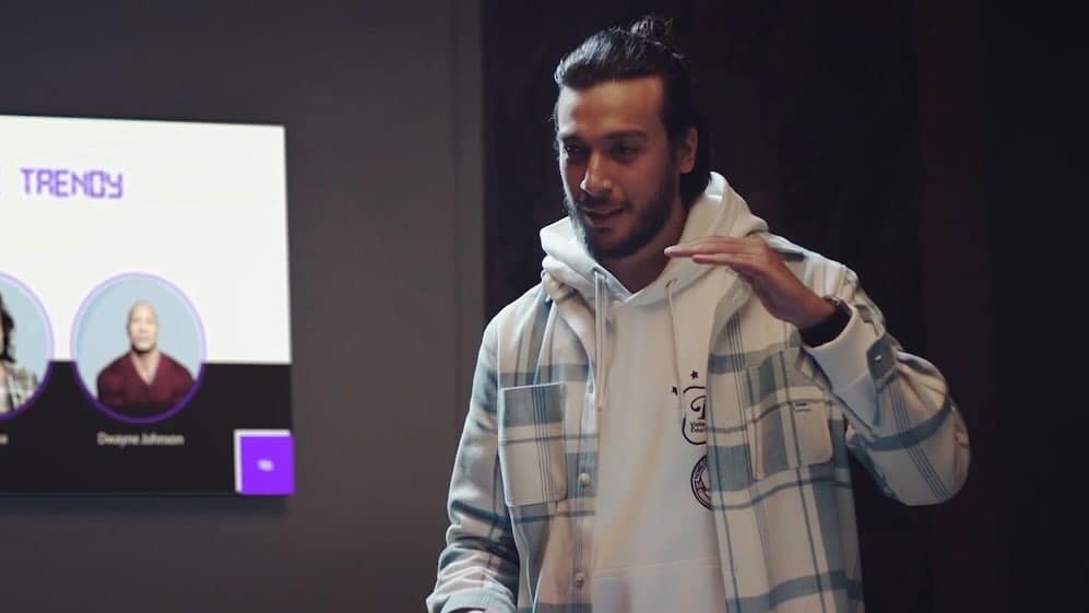 أحمد عبد الوهاب من "الحشاشين" إلى "الكابتن".. قفزات جريئة لفنان يجمع بين التمثيل والتأليف 2 أحمد عبد الوهاب من "الحشاشين" إلى "الكابتن".. قفزات جريئة لفنان يجمع بين التمثيل والتأليف