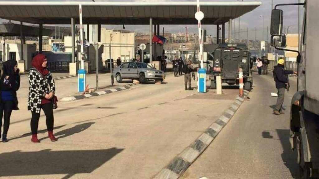 الاحتلال يمنع آلاف الفلسطينيين من دخول الأقصى في أول جمعة من رمضان 13 الاحتلال يمنع آلاف الفلسطينيين من دخول الأقصى في أول جمعة من رمضان