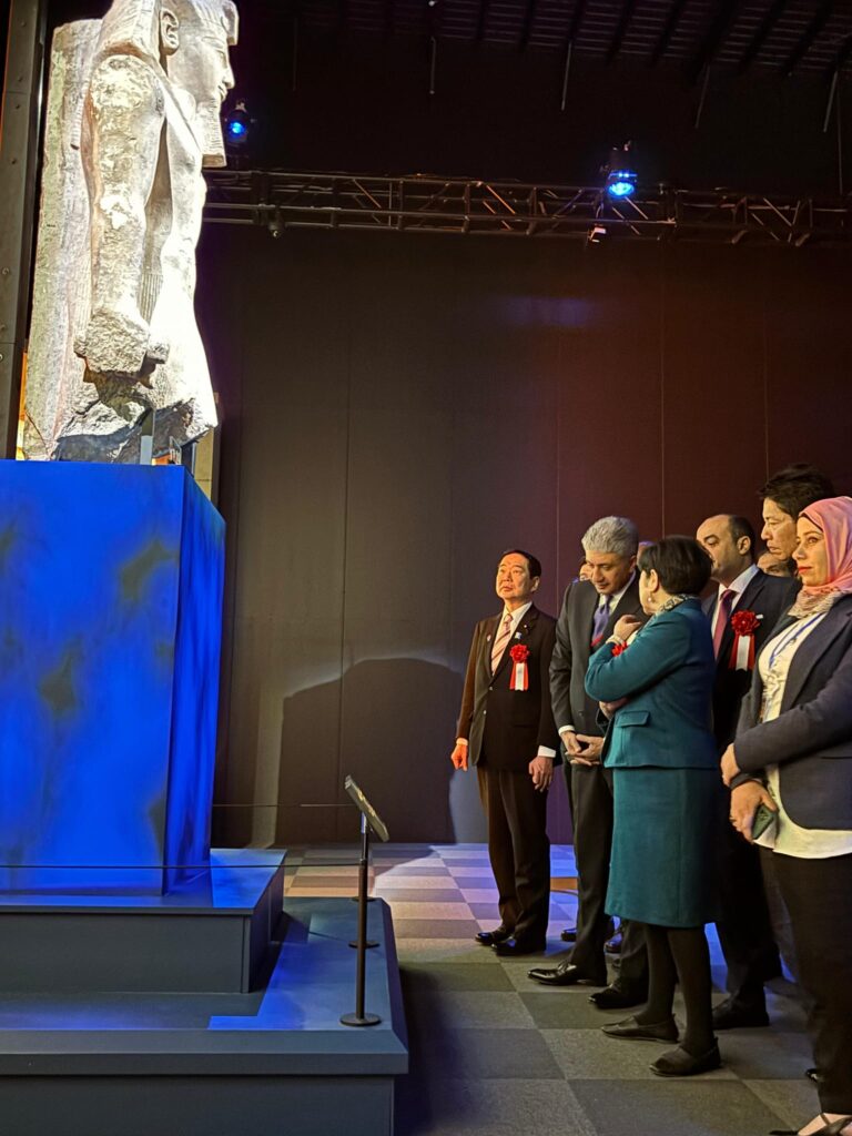 وزير السياحة المصري يفتتح معرض "رمسيس وذهب الفراعنة" في اليابان