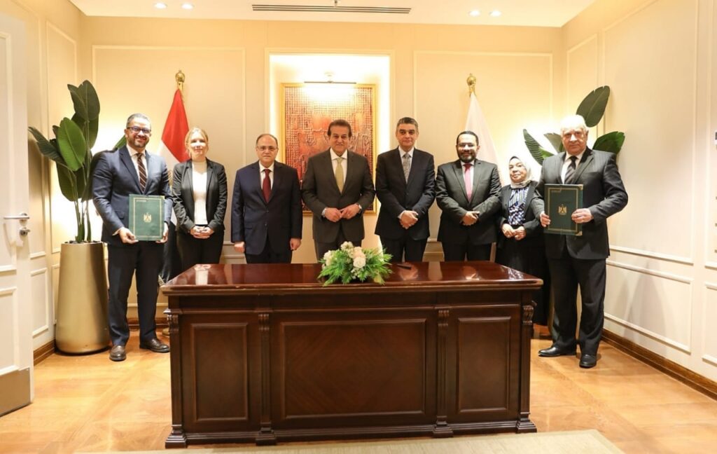 مصر تخطو نحو الاكتفاء الذاتي من أدوية الأورام باتفاقية جديدة بين "ساندوز" و"سيديكو"