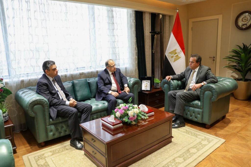 مصر تخطو نحو الاكتفاء الذاتي من أدوية الأورام باتفاقية جديدة بين "ساندوز" و"سيديكو"