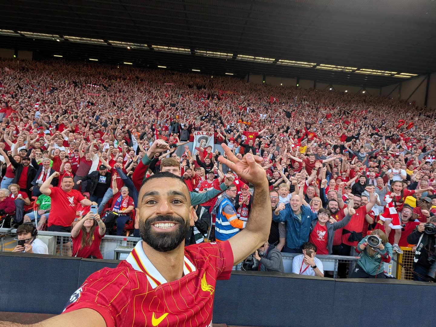 محمد صلاح يقود ليفربول للتتويج بالدوري الإنجليزي الممتاز للمرة الـ20 في تاريخه