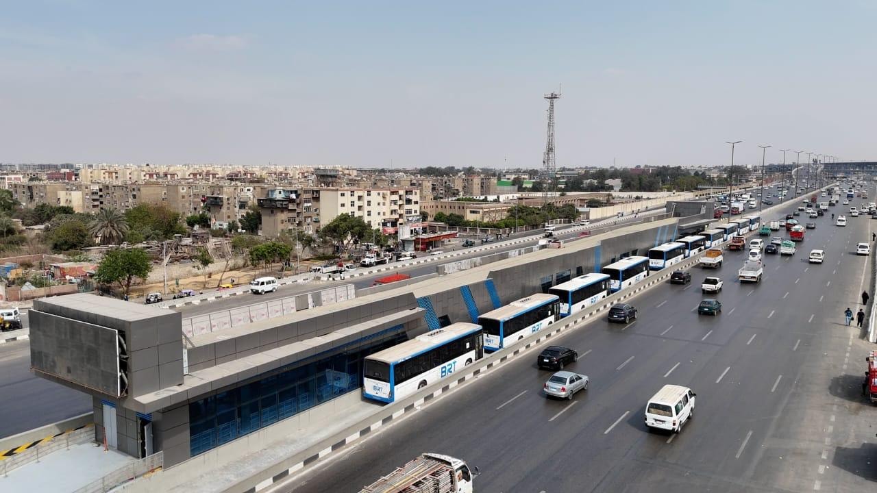 النقل تعلن بدء التشغيل التجريبي لـ100 أتوبيس ترددي على الطريق الدائري في 14 محطة