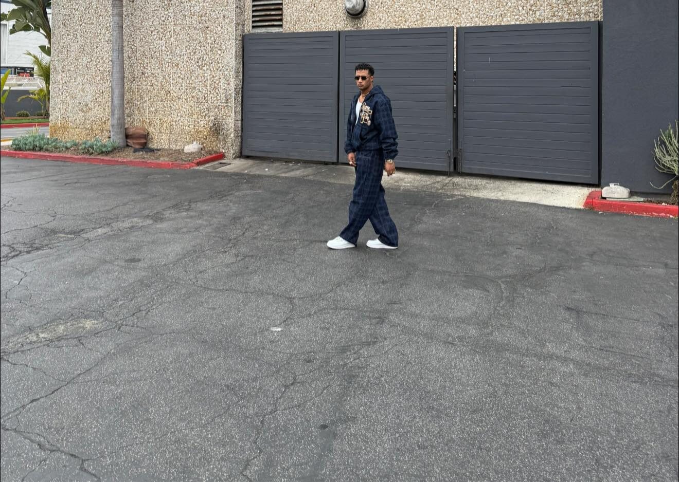 من محطة المترو إلى كوتشيلا.. محمد رمضان يثير الجدل مجددًا بـ"بدلة رقص" والجمهور يرد بقسوة