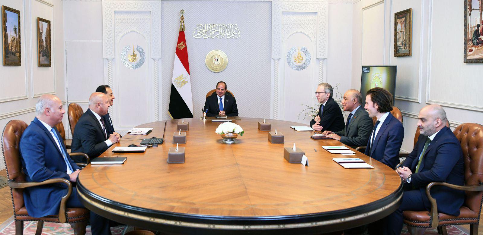 السيسي يبحث مع رئيس شركة "ألستوم" الفرنسية توطين صناعة النقل في مصر