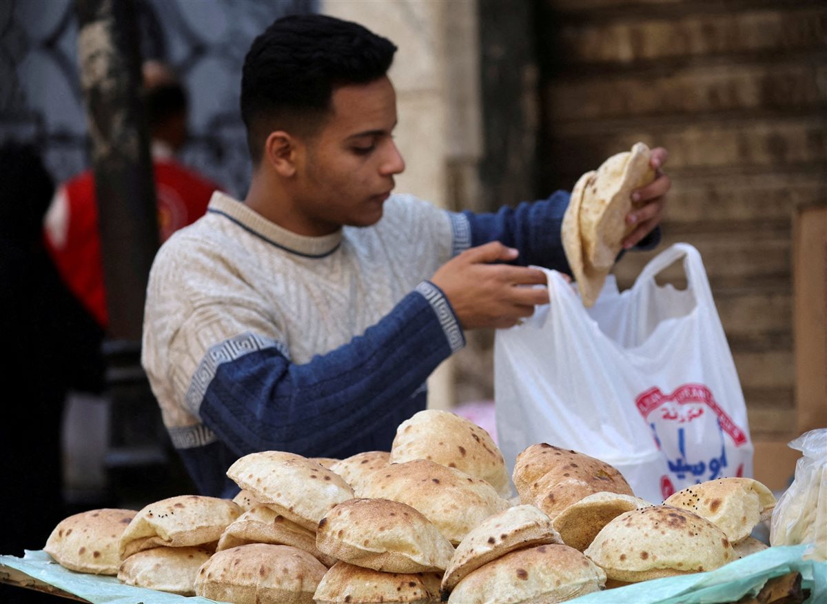 التموين: بقاء سعرِ الرغيف المدعم بعشرين قرشاً رغم ارتفاعِ السولارِ