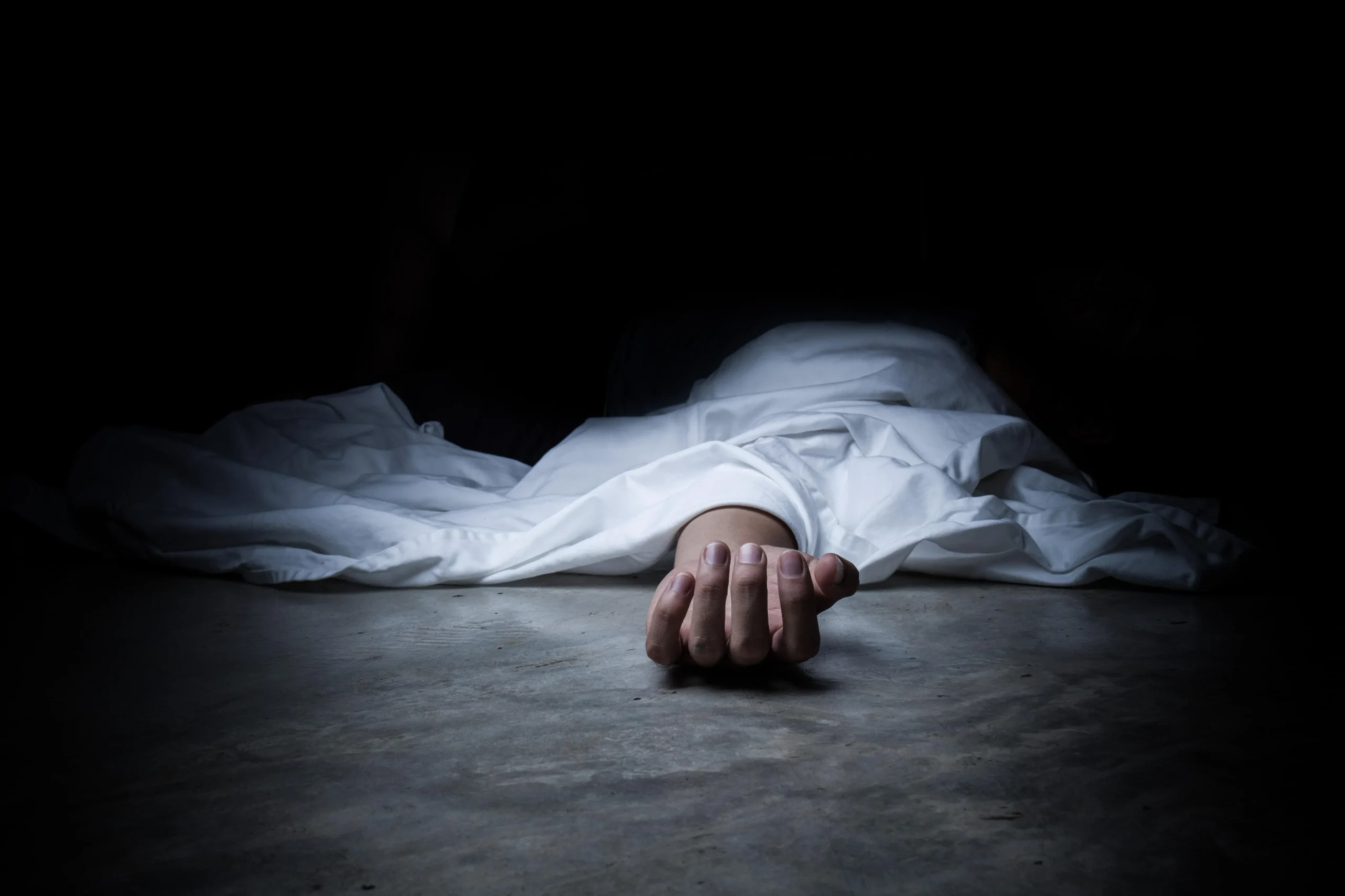 معلم يدفع حياته ثمنًا لضبط شاب وفتاة في وضع مخل داخل سيارة بالمنوفية