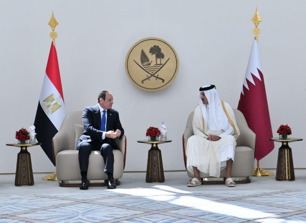الرئيس السيسي يبدأ جولته الخليجية من الدوحة.. وأمير قطر في مقدمة مستقبليه