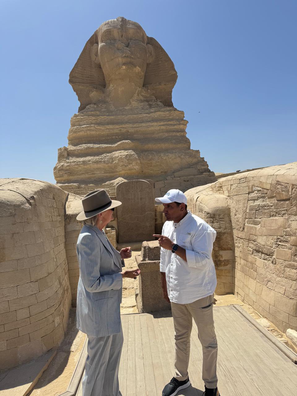 الحاكم العام لكومنولث أستراليا تزور المتحف المصري الكبير وأهرامات الجيزة