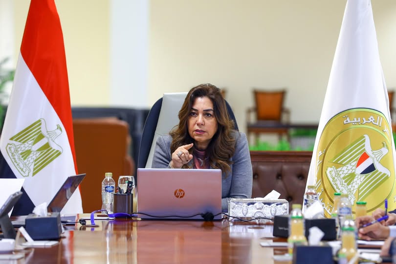 وزيرة التنمية المحلية تقيل سكرتير عام سوهاج بعد خناقة مع نائب المحافظ داخل مسجد