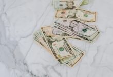 تفسير حلم ضياع المال في المنام.. دلالات نفسية ورسائل تحذيرية من العقل الباطن