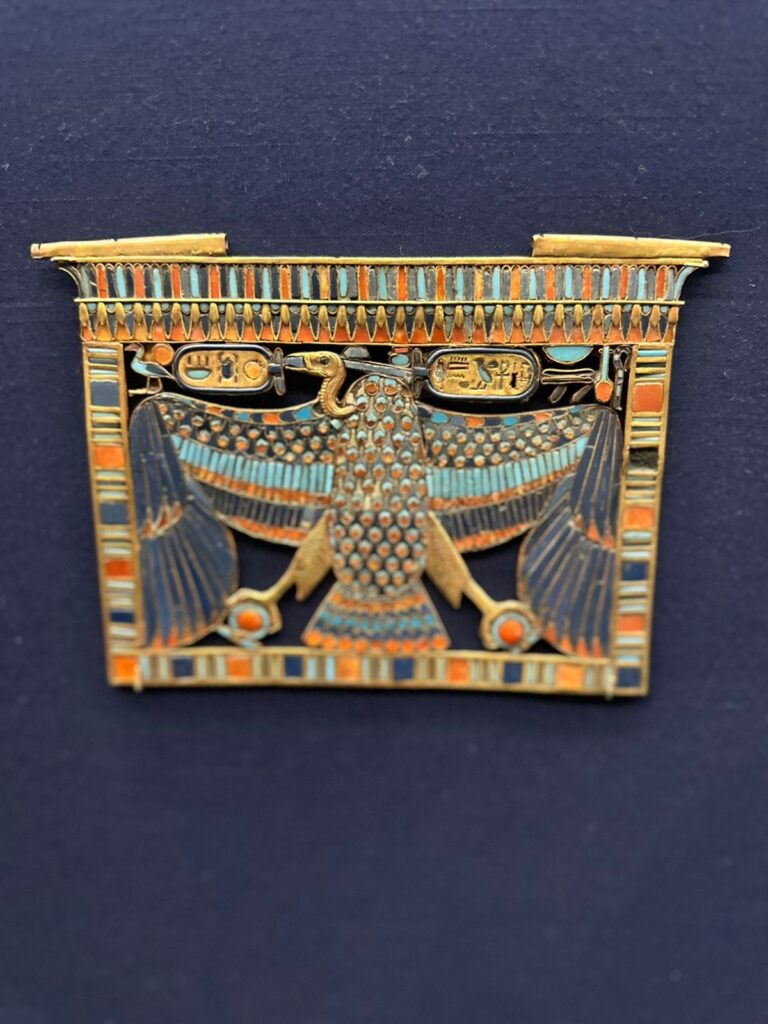 المتحف المصري الكبير يستقبل 163 قطعة من كنوز توت عنخ آمون