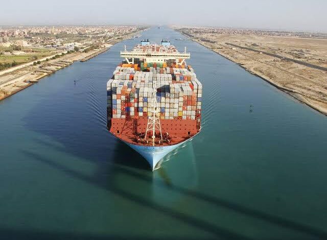 قناة السويس تعلن خصمًا 15% لسفن الحاويات العملاقة دعمًا للملاحة العالمية 1 قناة السويس تعلن خصمًا 15% لسفن الحاويات العملاقة دعمًا للملاحة العالمية