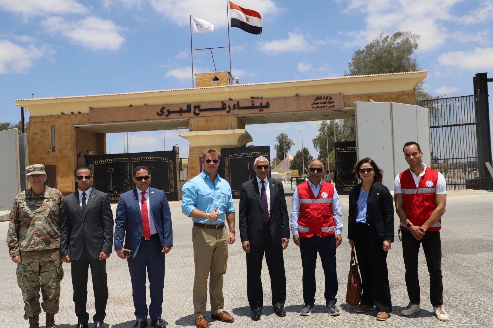 محافظ شمال سيناء يستقبل عضوًا بالكونجرس الأمريكي لزيارة معبر رفح