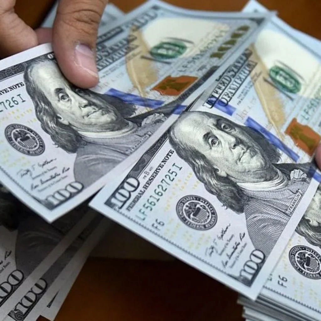الدولار يتراجع 3 قروش أمام الجنيه منتصف تعاملات الثلاثاء 6 مايو 2025