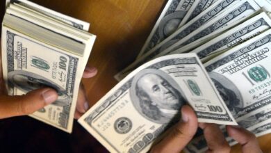 ستاندرد تشارترد يتوقع تراجع قيمة الدولار الأمريكي في 2026 بسبب سياسات ترامب وتصاعد الدين العام