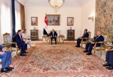 السيسي لوفد رجال الأعمال الأمريكيين: مصر بوابة أفريقيا وتوفر فرصاً واعدة للاستثمار