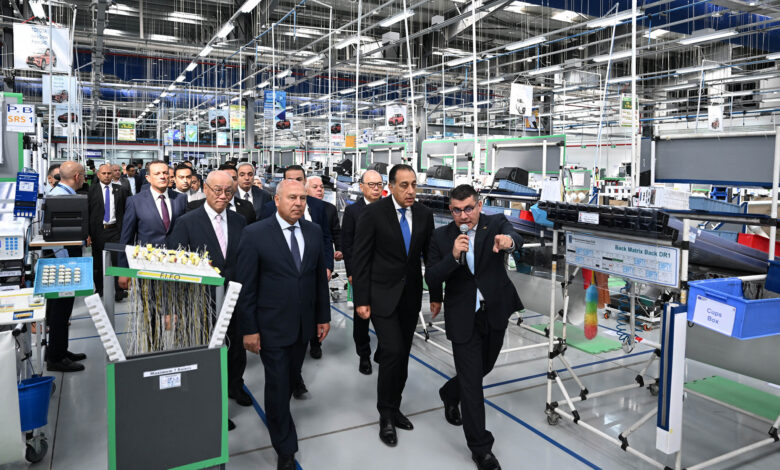 رئيس الوزراء يفتتح أحد أكبر مصانع الضفائر الكهربائية في العالم بالعاشر من رمضان 1 رئيس الوزراء يفتتح أحد أكبر مصانع الضفائر الكهربائية في العالم بالعاشر من رمضان