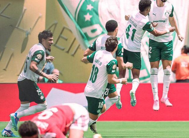بالميراس يهزم الأهلي بثنائية نظيفة في كأس العالم للأندية وسط توقف طارئ للمباراة 1 بالميراس يهزم الأهلي بثنائية نظيفة في كأس العالم للأندية وسط توقف طارئ للمباراة