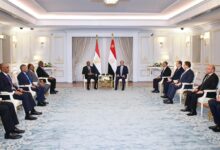 السيسي يستقبل البرهان في العلمين ويؤكد دعم مصر لوحدة السودان واستقراره