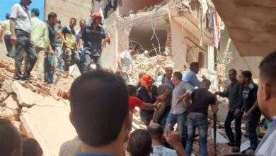 استخراج جثمان شخص وانقاذ 3 آخرين في حادث انهيار عقارين بحدائق القبة