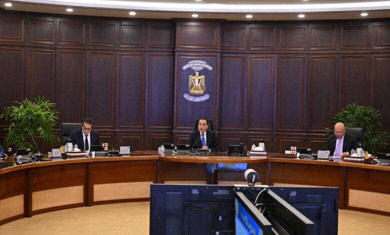 الحكومة تعلن استئناف ضخ الغاز للمصانع المتوقفة بدءًا من الجمعة 1 الحكومة تعلن استئناف ضخ الغاز للمصانع المتوقفة بدءًا من الجمعة