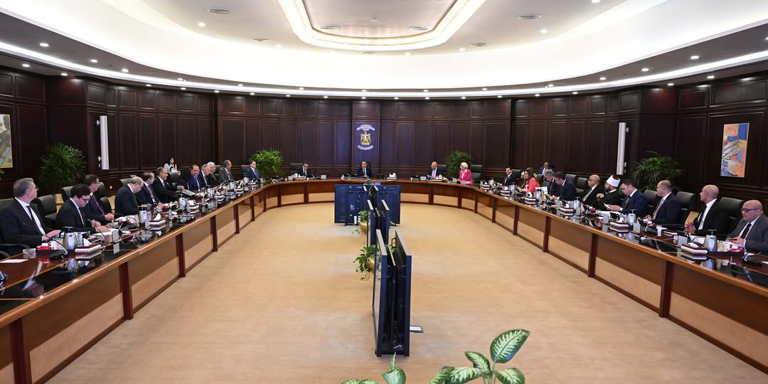 اعتبارًا من يوليو 2025.. الحكومة توافق على ترقية الموظفي وزيادة الأجور والحوافز 1 اعتبارًا من يوليو 2025.. الحكومة توافق على ترقية الموظفي وزيادة الأجور والحوافز