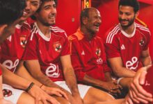 الأهلي يكشف عن قميصه الأساسي لموسم 2025-2026