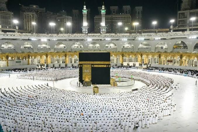 لحماية حقوق المعتمرين.. وزير السياحة يعتمد ضوابط موسم عمرة 1447 هـ 1 لحماية حقوق المعتمرين.. وزير السياحة يعتمد ضوابط موسم عمرة 1447 هـ